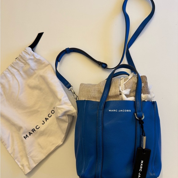 Marc Jacobs Handbags - Marc Jacobs Vibrant Blue Crossbody Bag